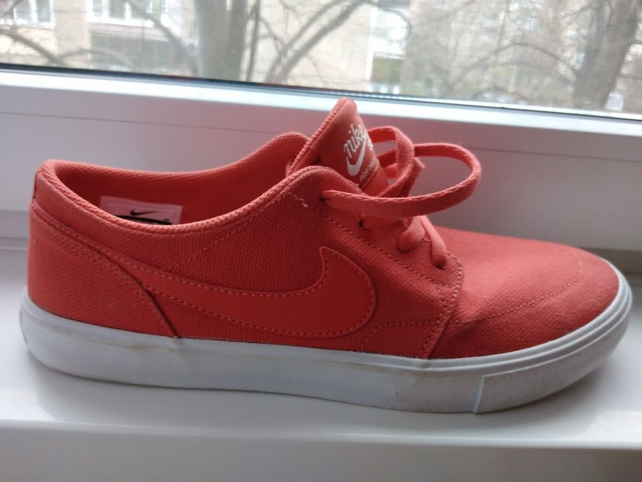 Teniși purtat 1 singură dată