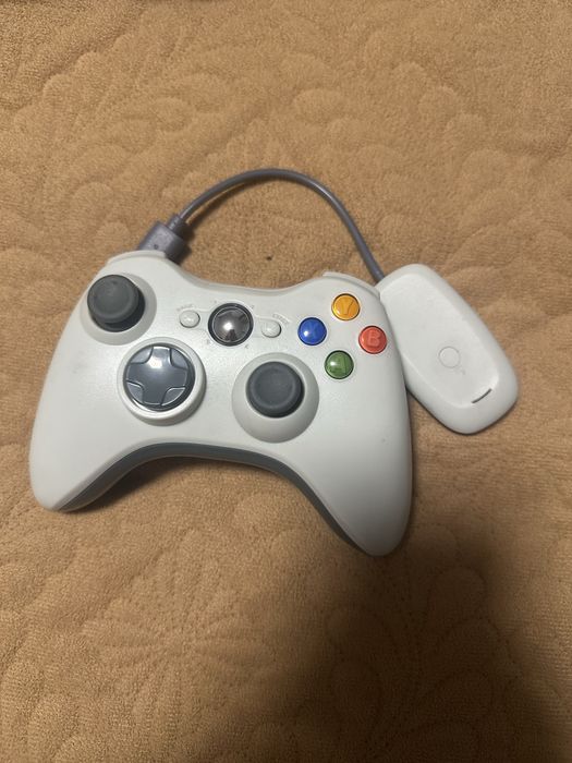 Xbox360 500GB + Controller +Încarcator baterii-Stare impecabila