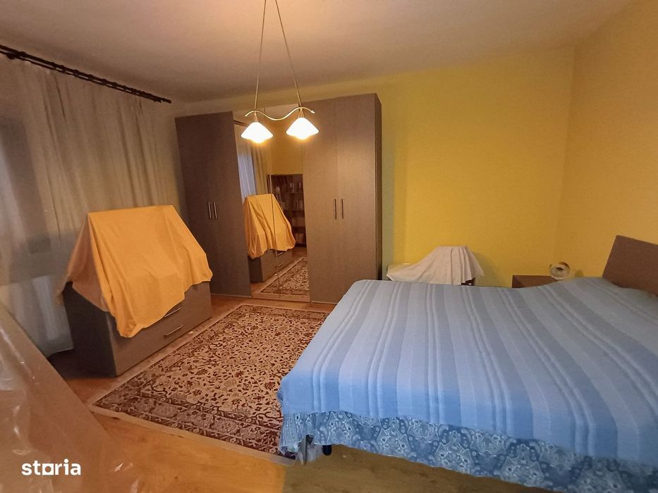 Casa generoasa cu 4 camere / str. Pomilor