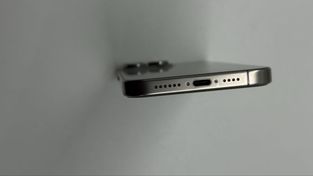 Продам Iphone 15 pro max 256 gb