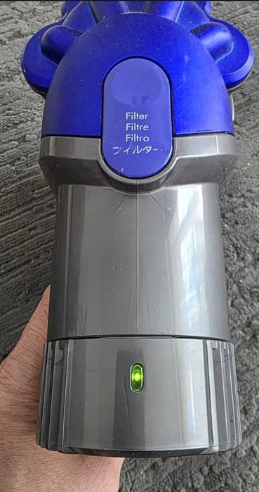 Aspirator vertical Dyson DC45. bateria originala, incarcatorul original, teava si perie motorizata