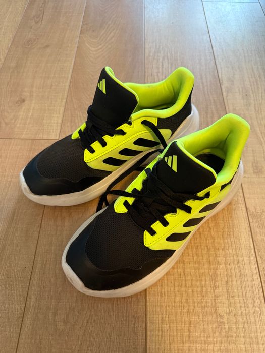 Vand adidasi Adidas pentru baiat, marime 38