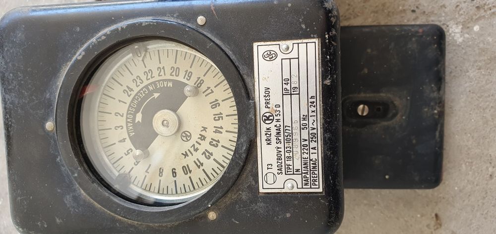 Електромер и часовник