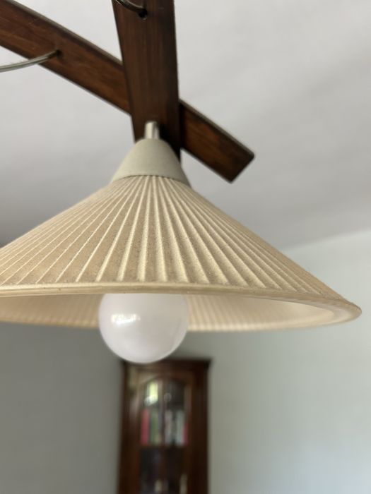 Висящ полилей  с три крушки от дърво и стъкло