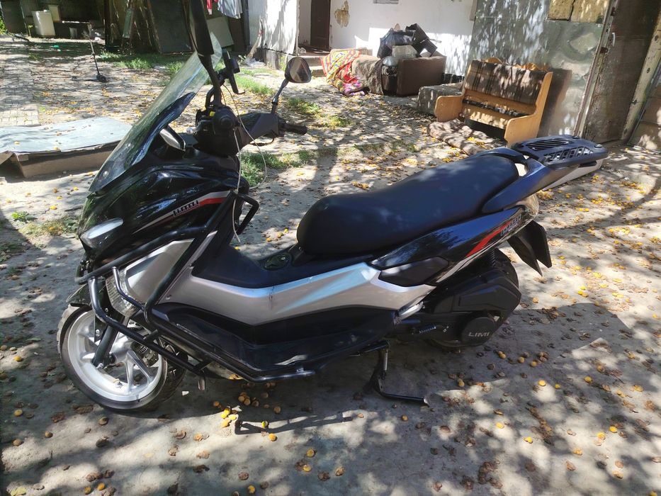 Продам скутер на ходу.