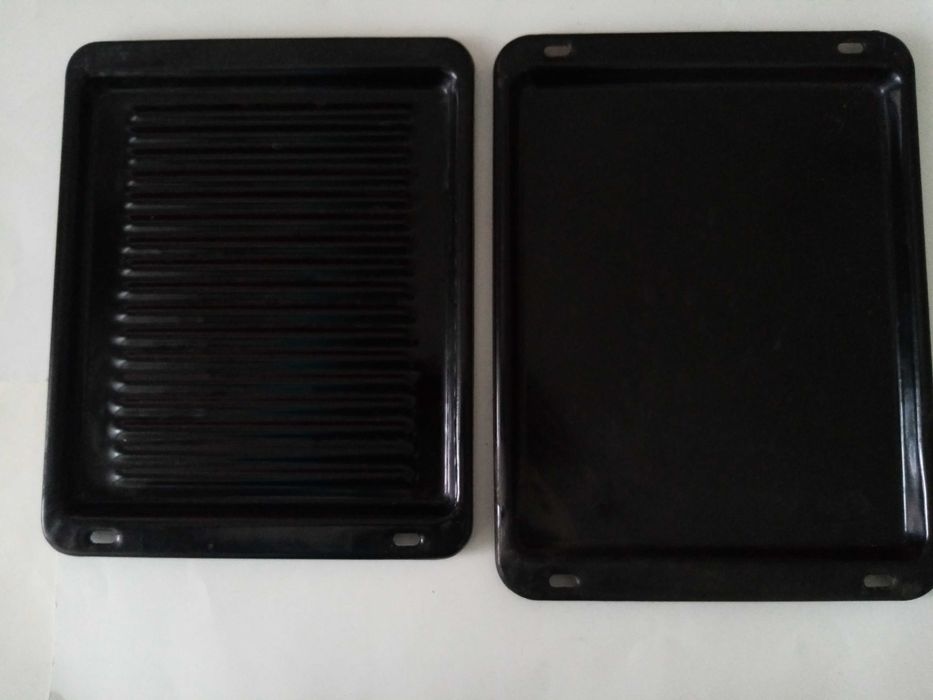 Комплект 2малки емайлирани тавички.