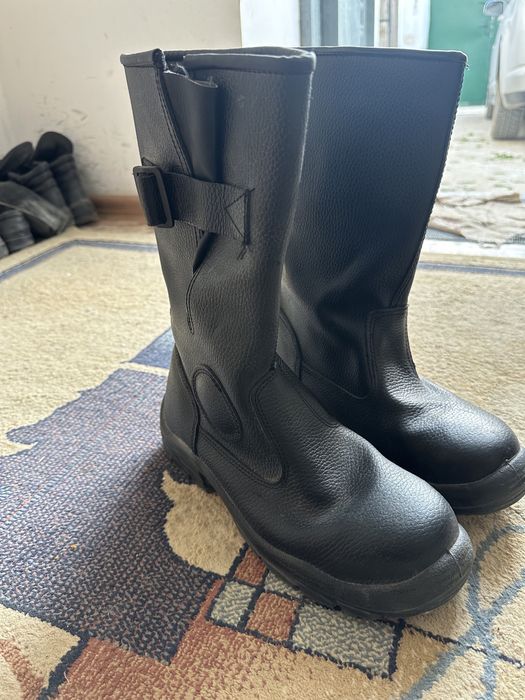 Спец обувь сатылады..