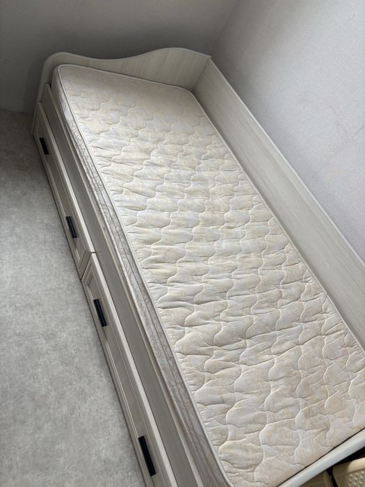 Продам детскую кровать + шкаф