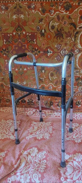 Ходунки алюминиевые , складные