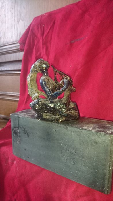 Скулптурна композиция от Социализма!