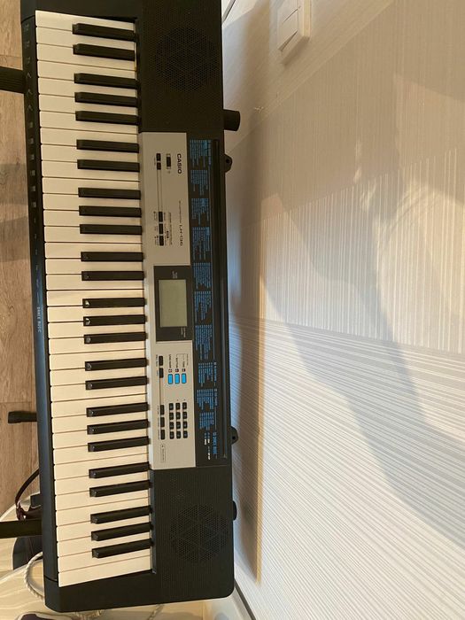 Продам синтезатор casio