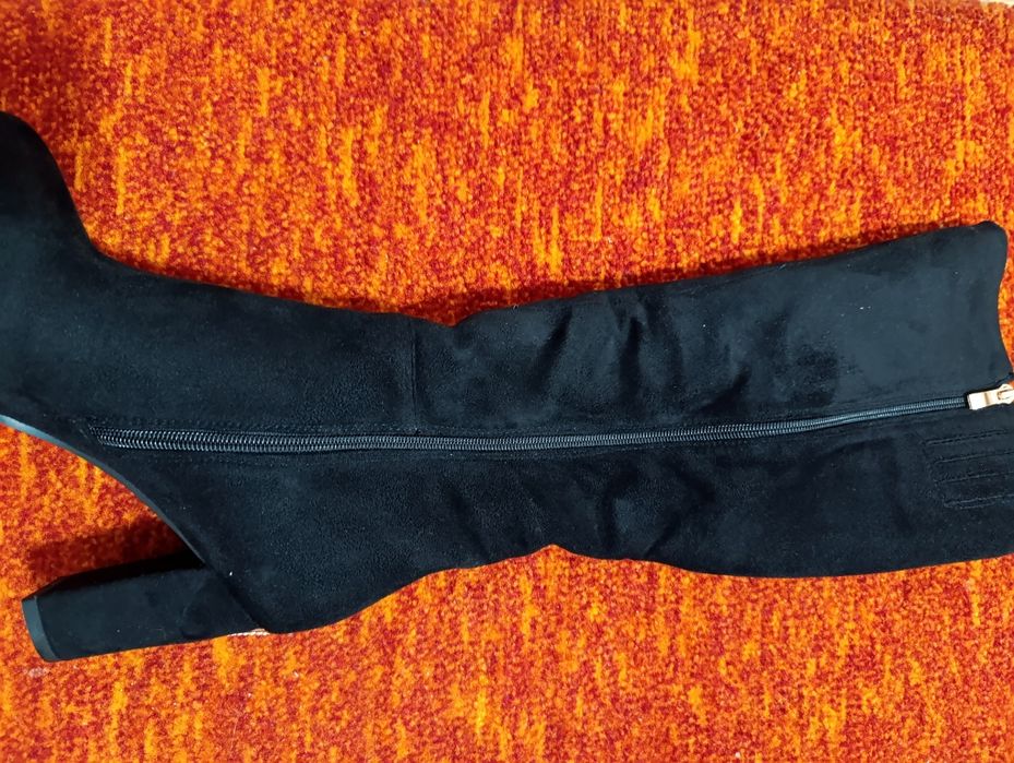 Новые Сапоги женские замшевые до колен 38 р., с мехом