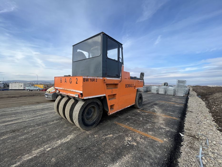 Inchiriez cilindru compactor pneuri