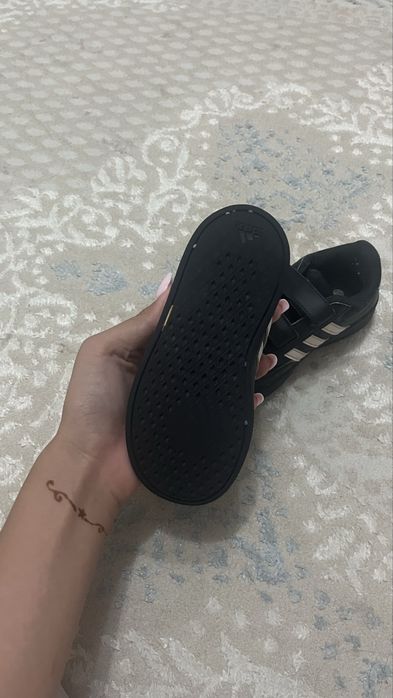 кроссовки Adidas