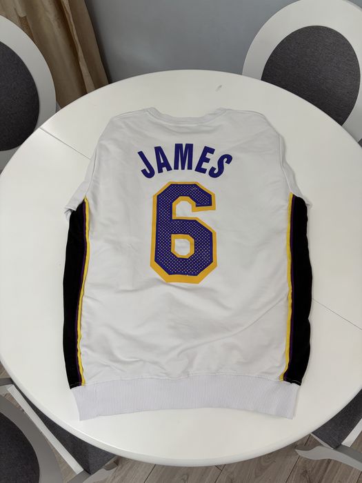 Pulover LeBron James