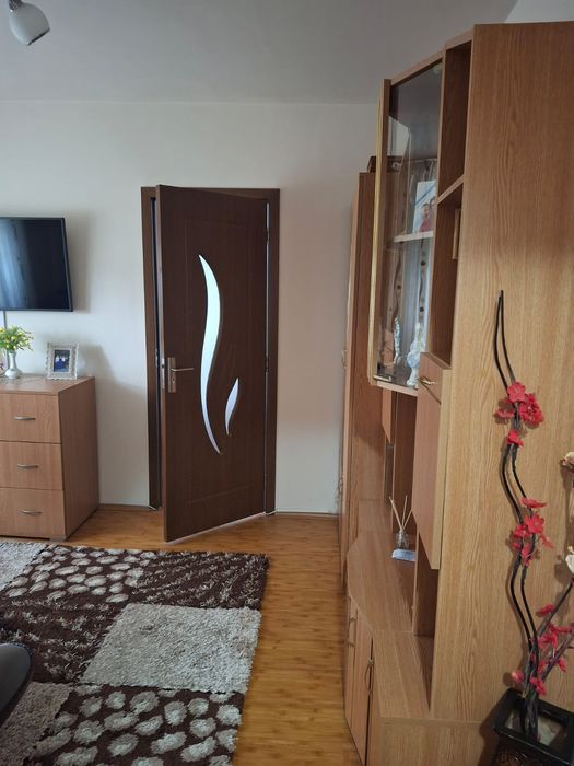 Vând apartament cu 3 camere
