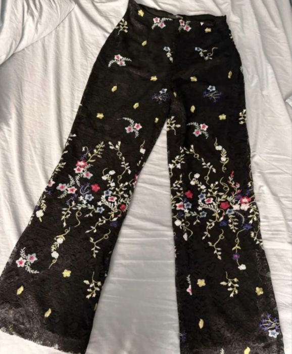 Pantaloni dantela Guess