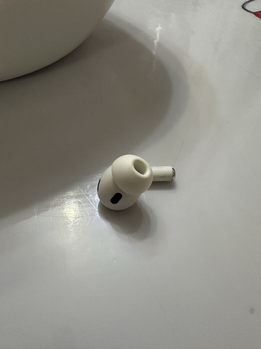 Airpods pro 2 левый ухо