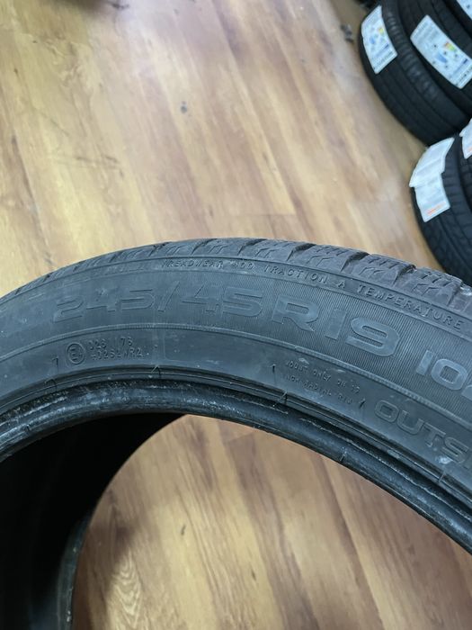 275/40R20.     245/45R19