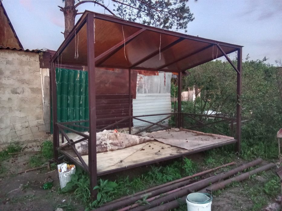 Продам бисетку с тапчаном