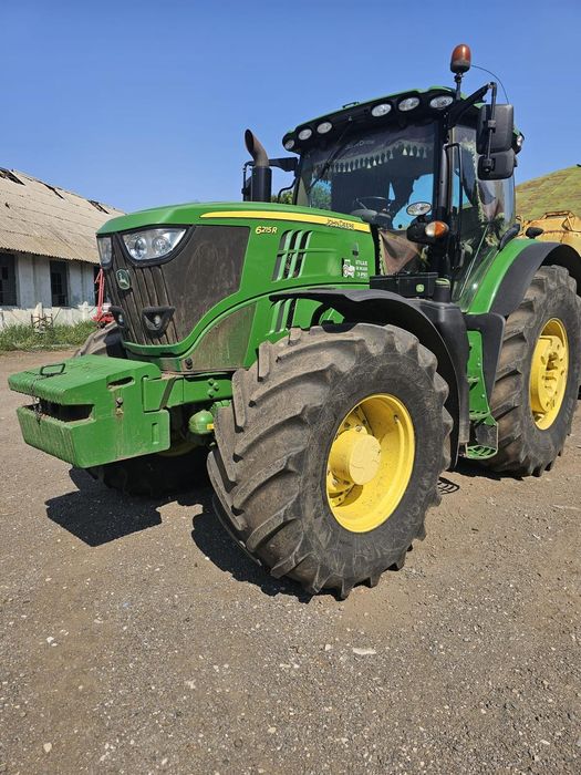 Tractor John Deere 6215R