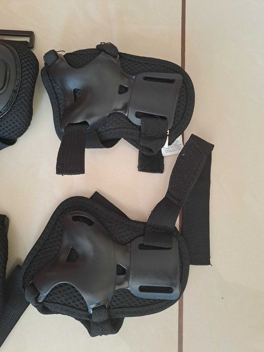 Наколенки, налакътници и протектори за дланите