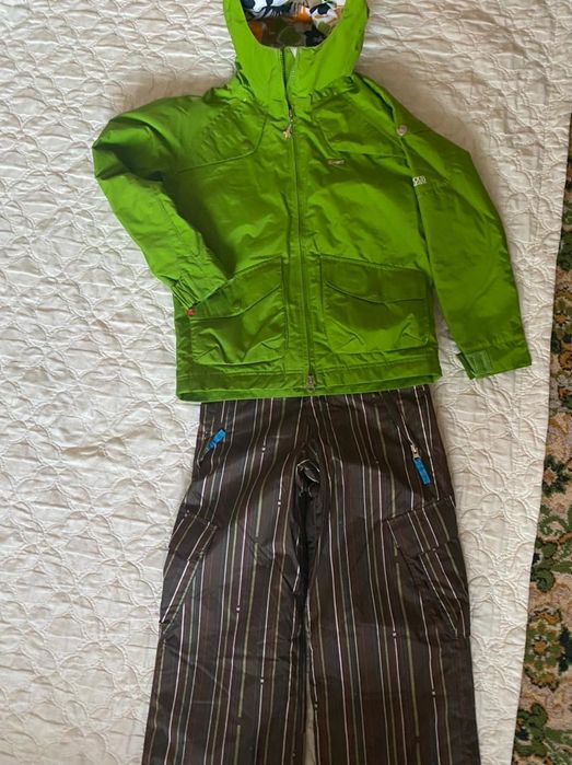 Продаётся лыжный комбинезонн