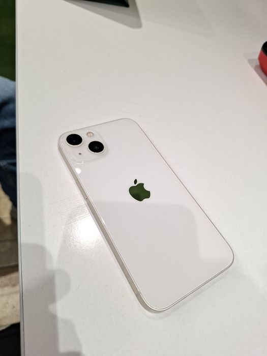 Продаю iPhone 13
