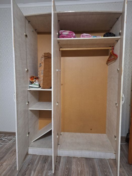 Продам два плательных шкафа