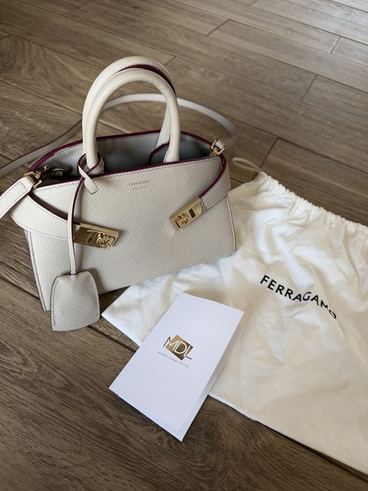 Чанта Ferragamo Hug