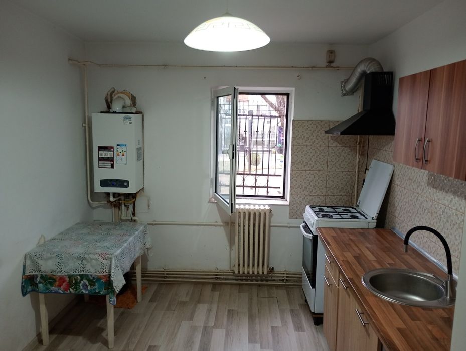 Apartament 3 camere decomandate parter langa starea Civila
