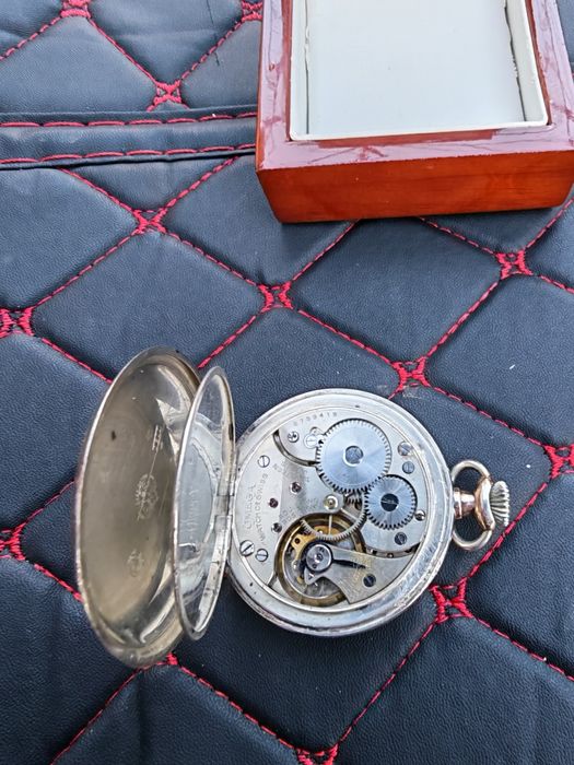 Продавам джобен сребърен  часовник OMEGA