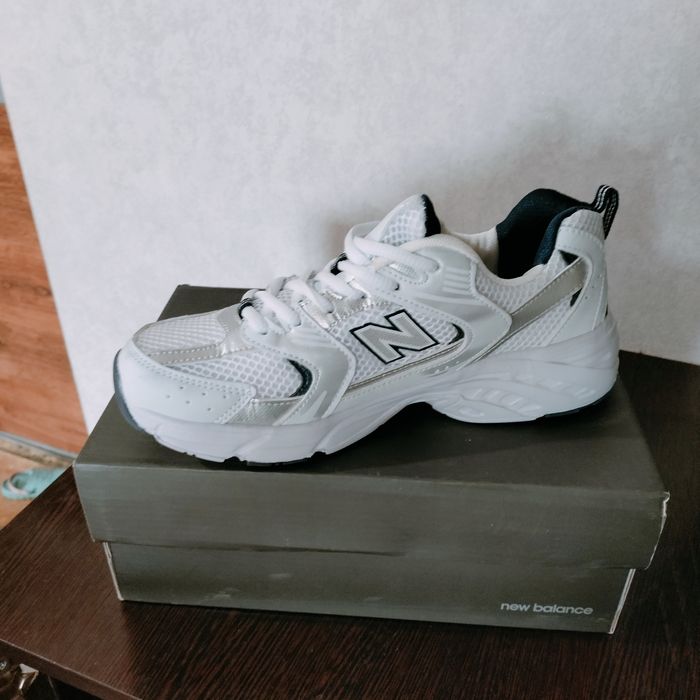 Продам кроссовки