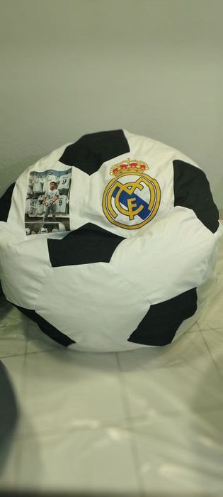 Бин-беги в форме мяча для настоящих фанатов футбола