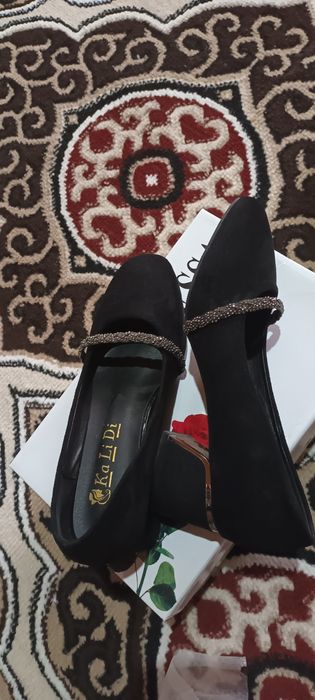 Oyoq kiyim yangi kiyilmagan xisobta