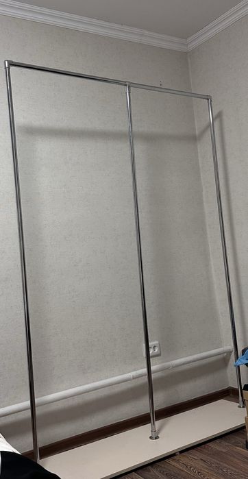 Продам вешалку для одежды