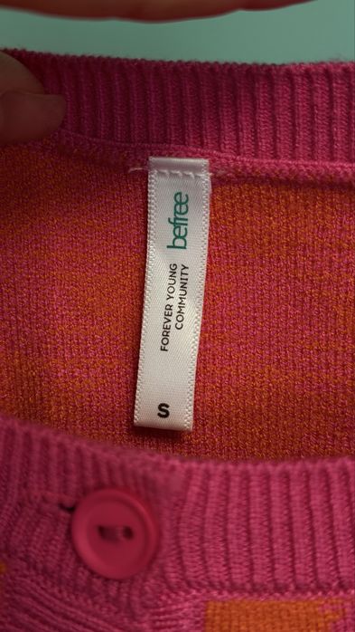 Продам кофту befree