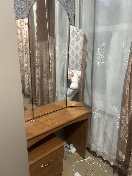 Продам туалетный столик, тремо