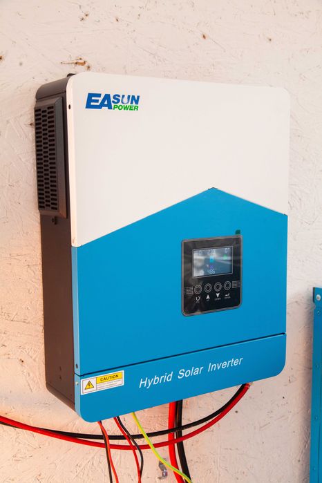 Kit sistem fotovoltaic invertor 7 KW + baterie 7 KW