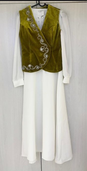 Комзол с белым платьем. Новый