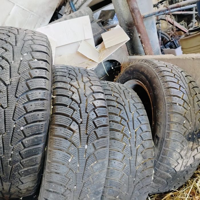 Автошины, протекторы не изношены, проездил 1 сезон