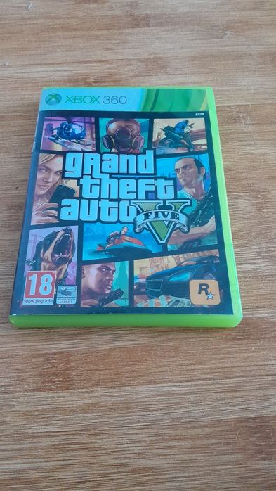 Vând xbox 360 cu jocuri