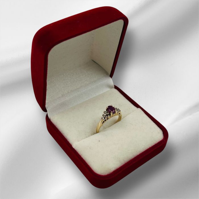 златен пръстен с рубин и диаманти!