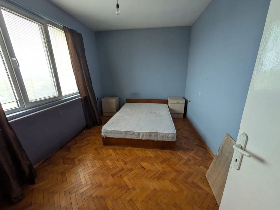 Тристаен апартамент 90 кв.м с 2 спални и 2 тераси – район Виенската сладкарница, Казанлък