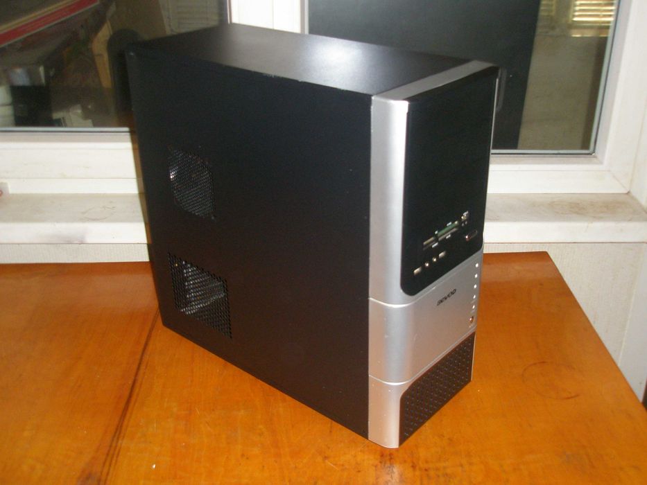 За Офис1: четириядрен I5 3330, HD 5550 , 8GB , SSD 120GB, 420W