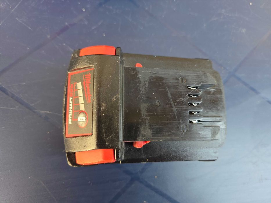 Ръчен Акумулаторен Циркуляр Milwaukee M18 FUEL (M18 FCSG66) + Батерия