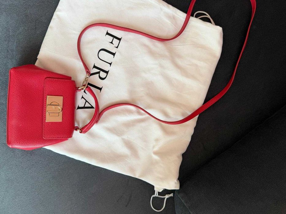 Furla малка кожена цвят ruby чанта