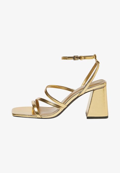 Златни сандали Pull&Bear