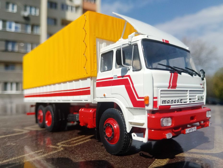Модели-играчки на камиони в мащаб 1:43