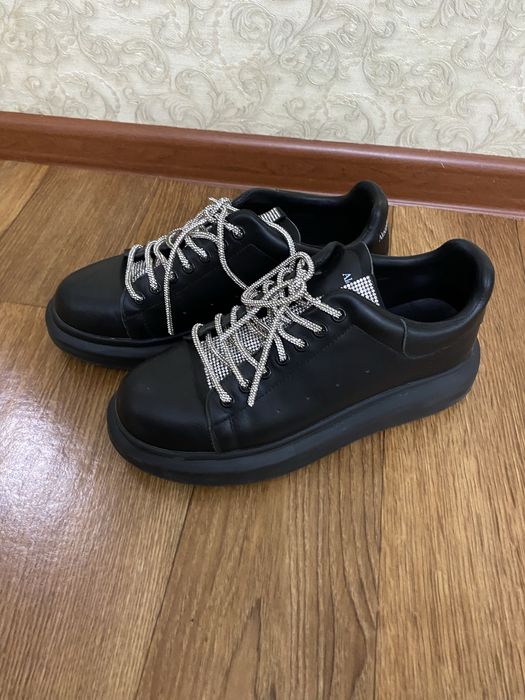 Кроссовки черные